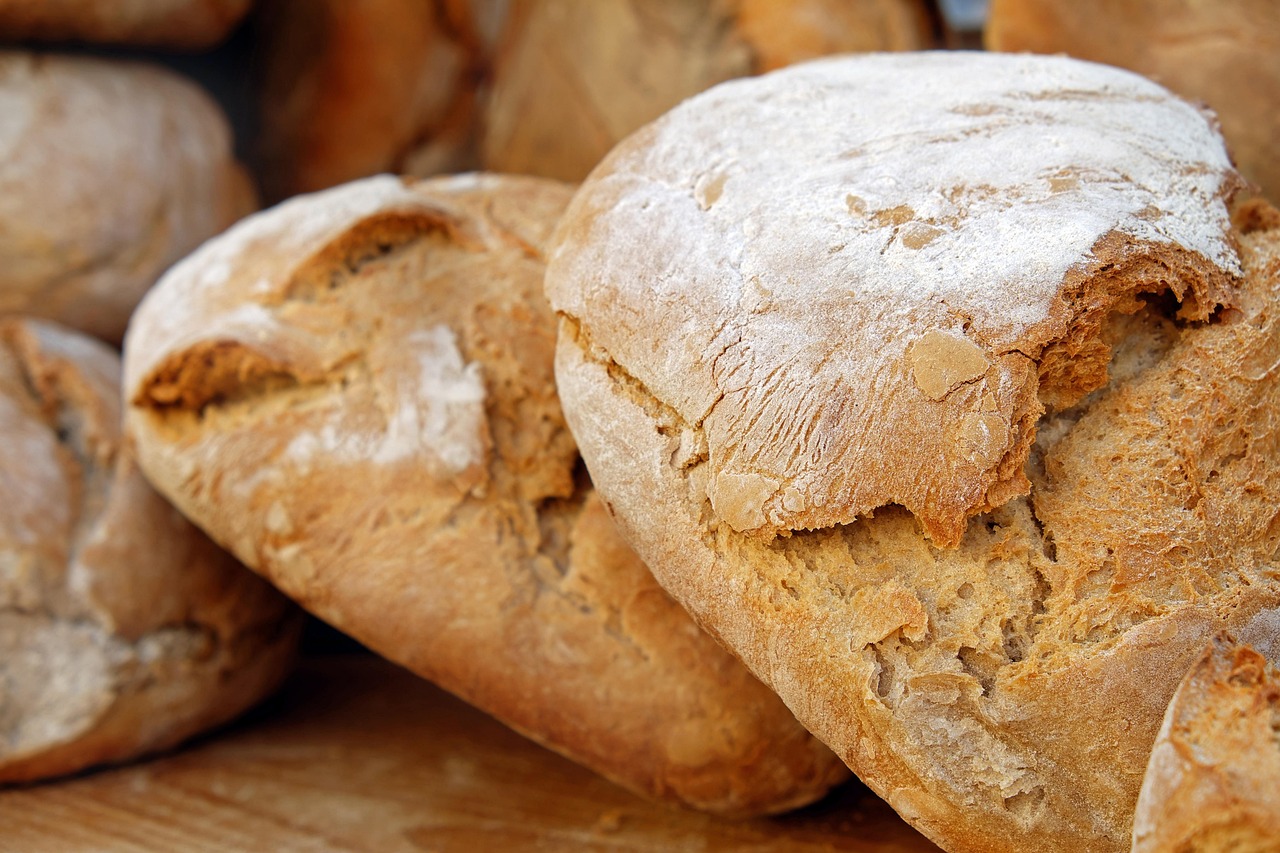 entdecken sie tipps und rezepte f&uuml;r perfektes brotbacken zu hause. lernen sie verschiedene techniken und genie&szlig;en sie frisch gebackenes brot.